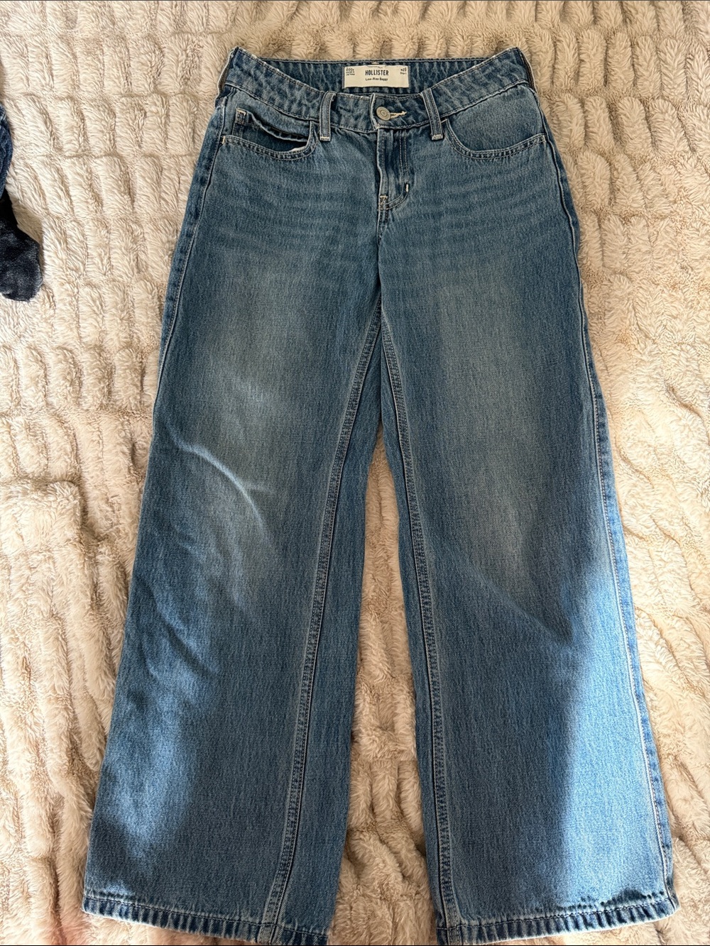 Hollister low-rise baggy women’s jeans